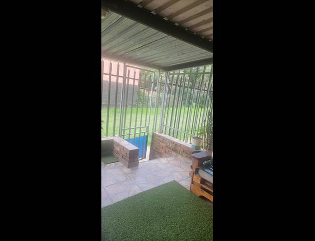 3 BEDROOM APARTMENT FOR SALE IN BEZUIDENHOUT VALLEY